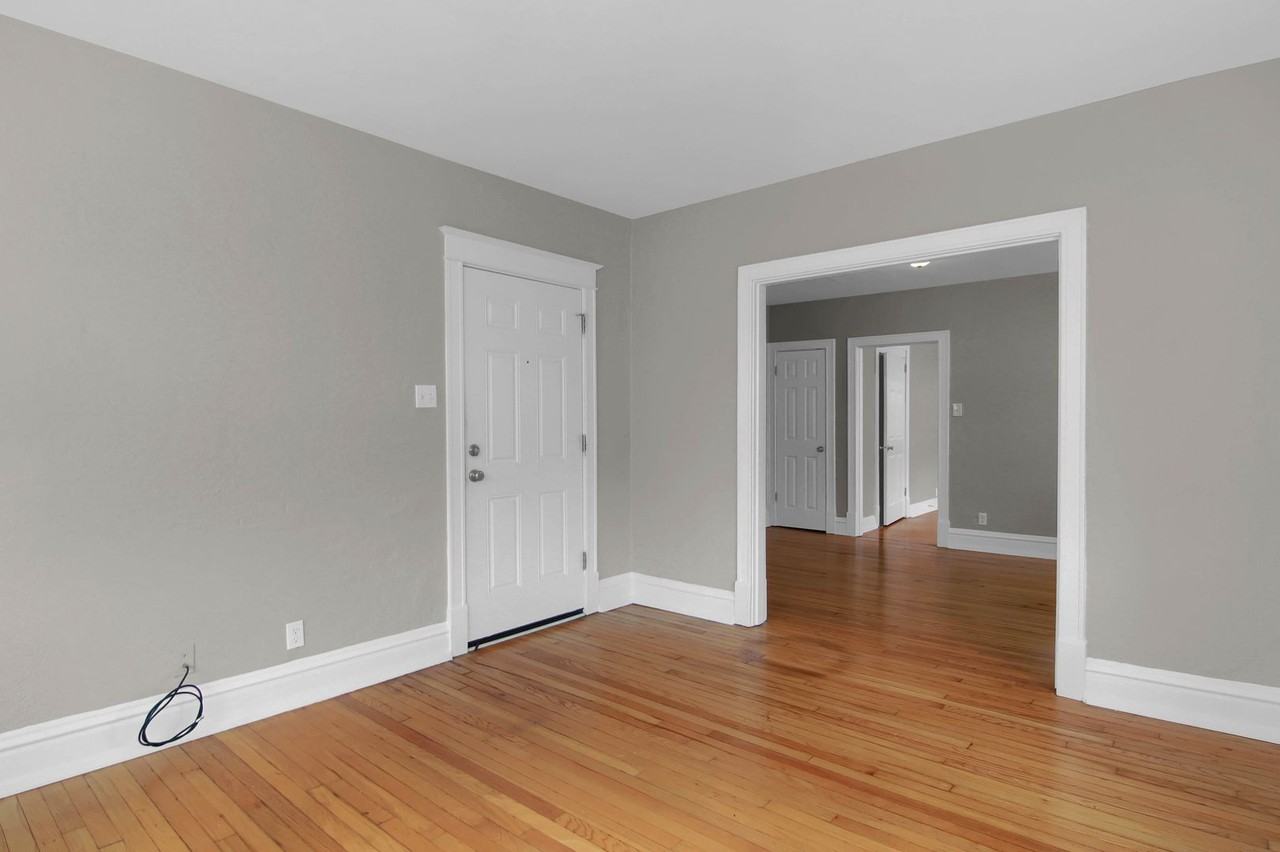 3922 Hereford St - Photo 4 of 16