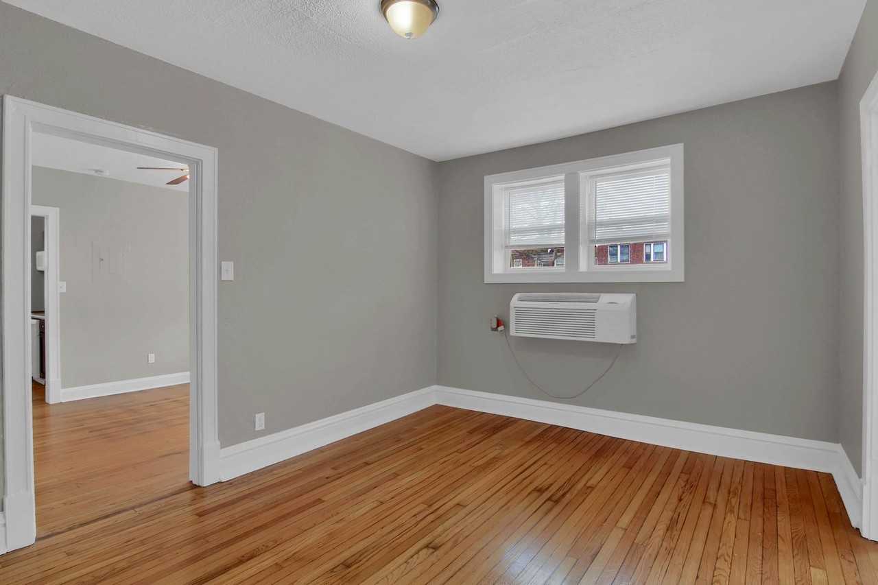 3922 Hereford St - Photo 5 of 16