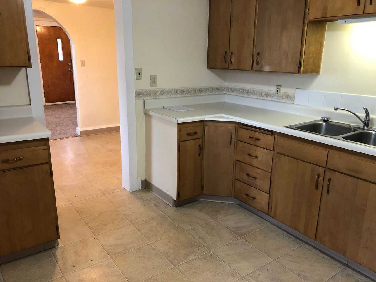 213 S 26th St - Photo 2 of 10