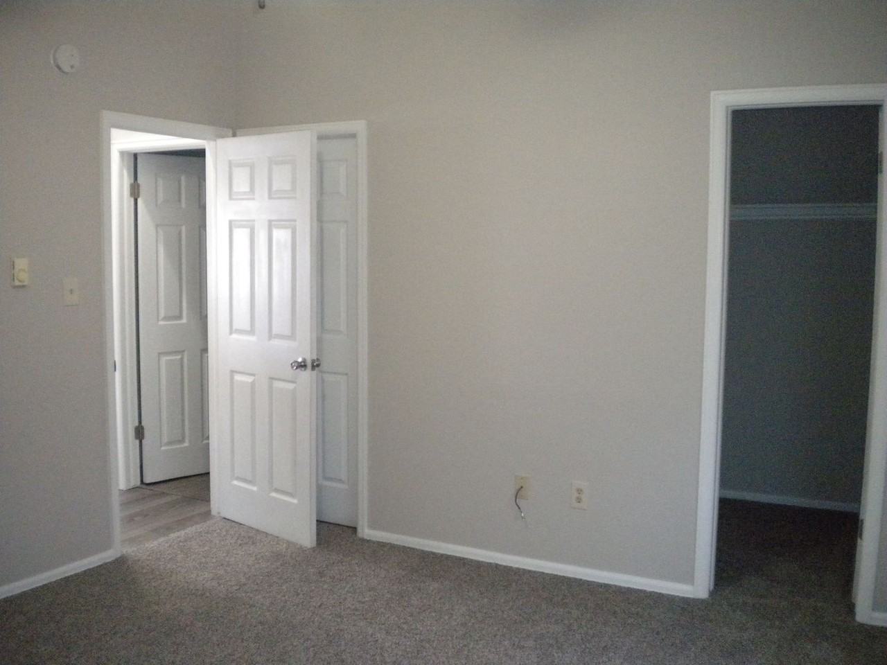 5302 Imperial Ct - Photo 5 of 10