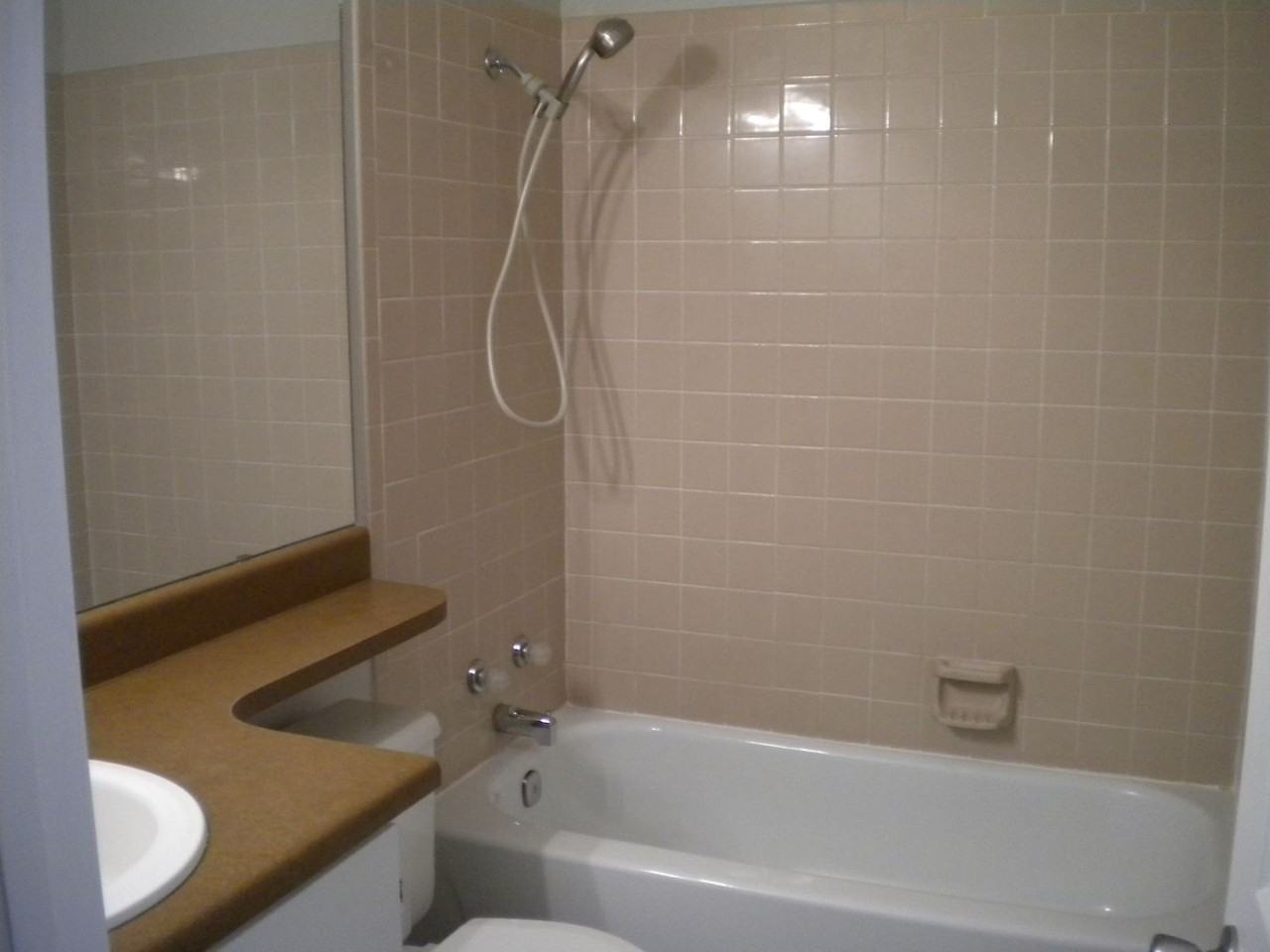 5302 Imperial Ct - Photo 7 of 10