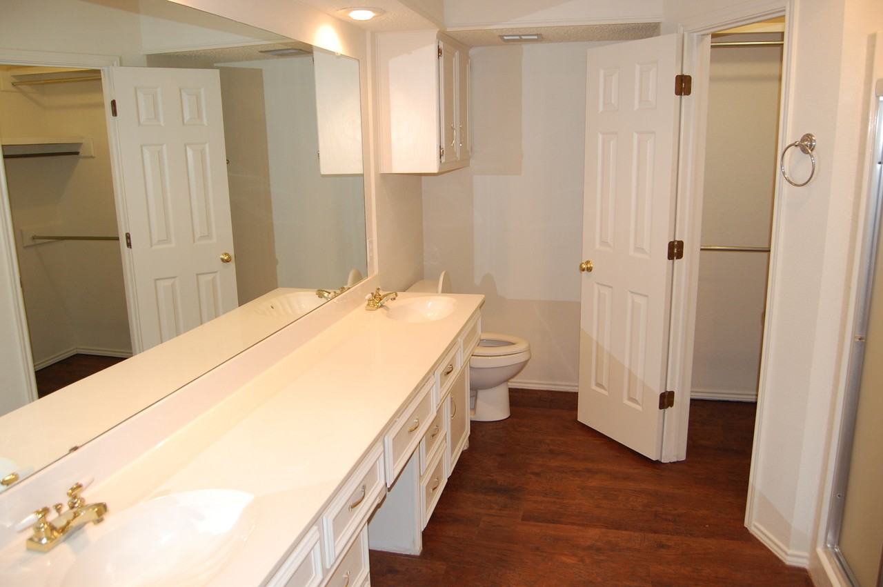 3717 103rd St - Photo 7 of 16