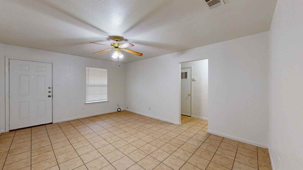 1403 Hopi Trl #A - Photo 4 of 15