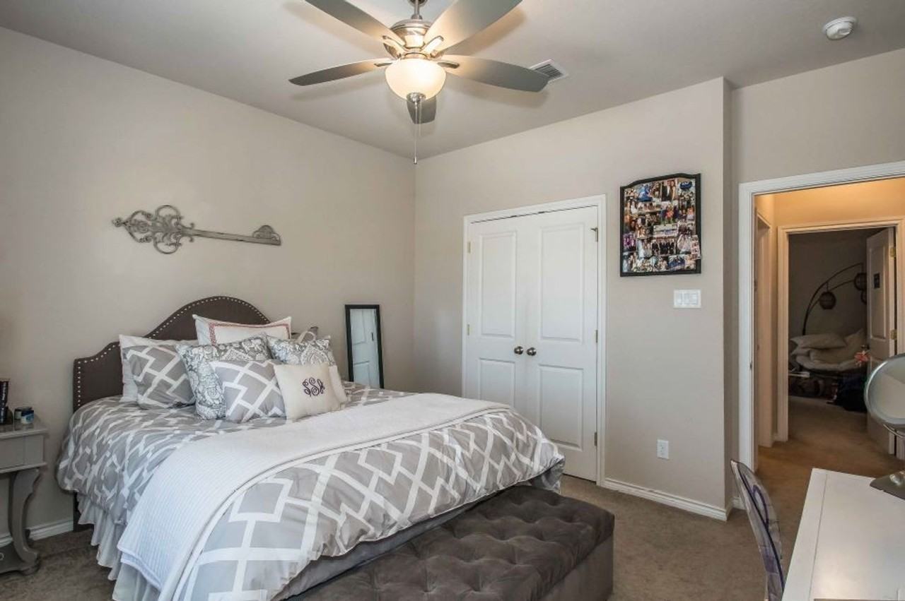 3136 Sandage Ave - Photo 4 of 7