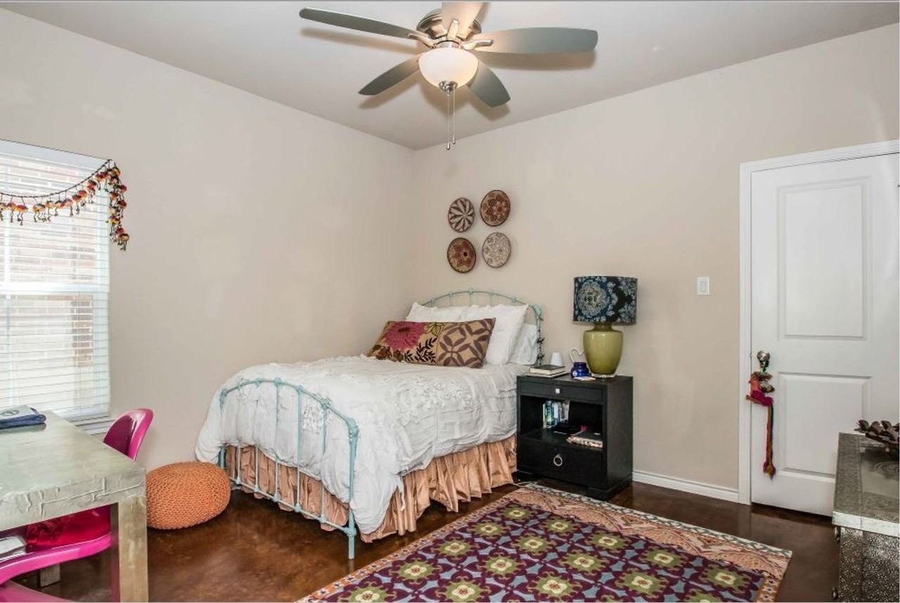 3136 Sandage Ave - Photo 5 of 7