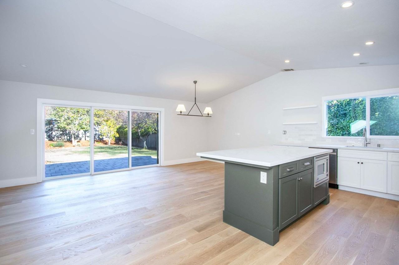 22 Rollingwood Dr - Photo 2 of 20