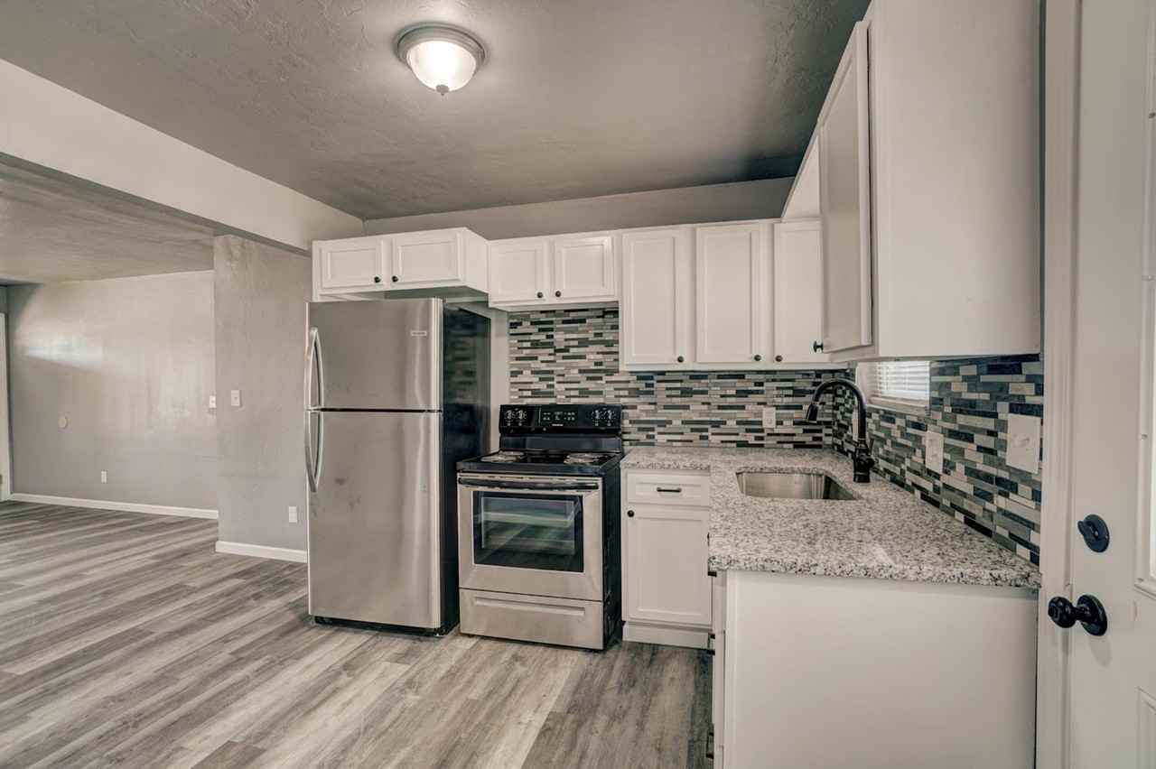 1201 Mark St - Photo 4 of 9