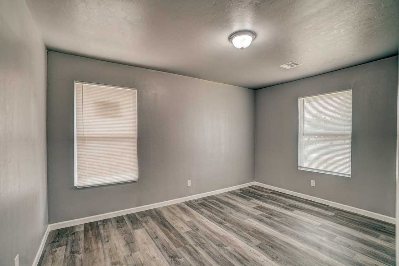 1201 Mark St - Photo 6 of 9