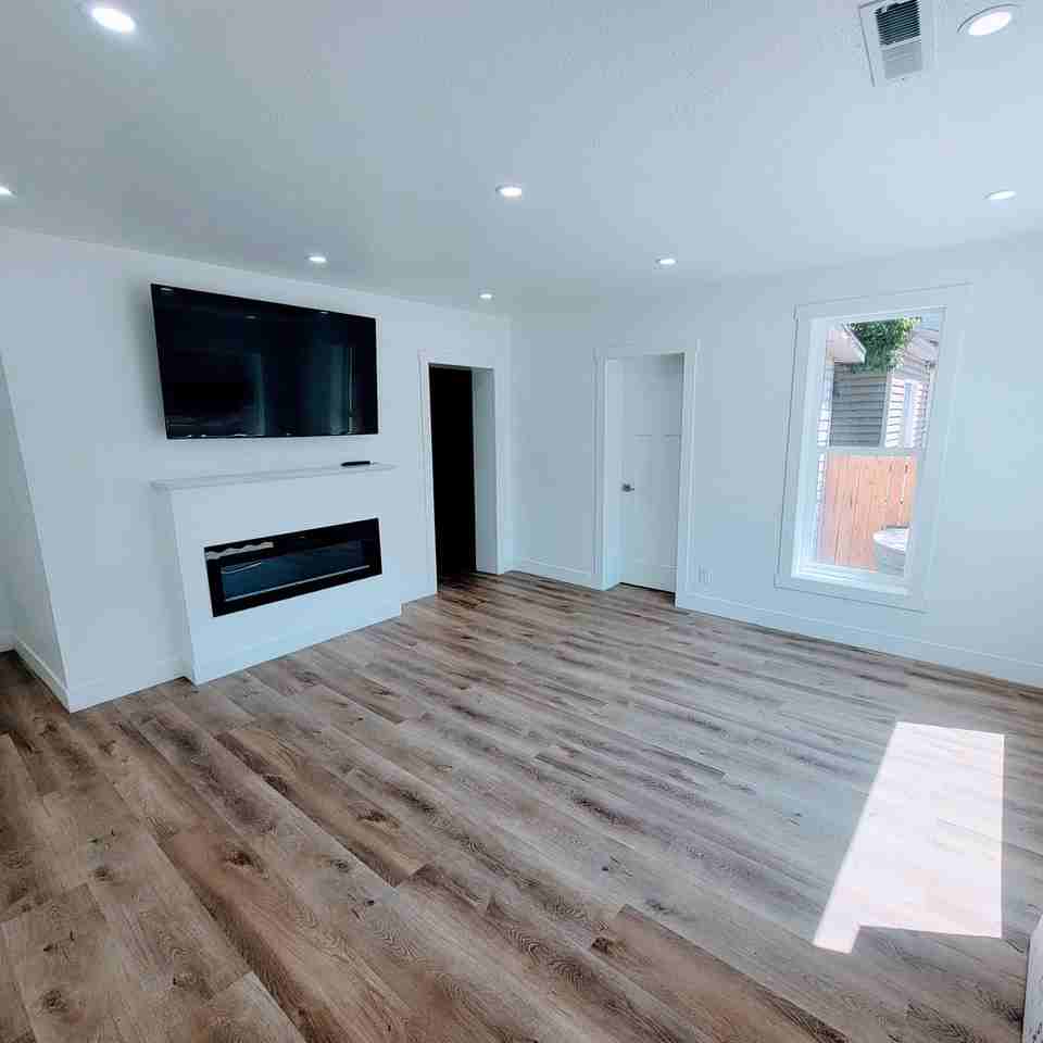 921 S 900 W - Photo 3 of 27