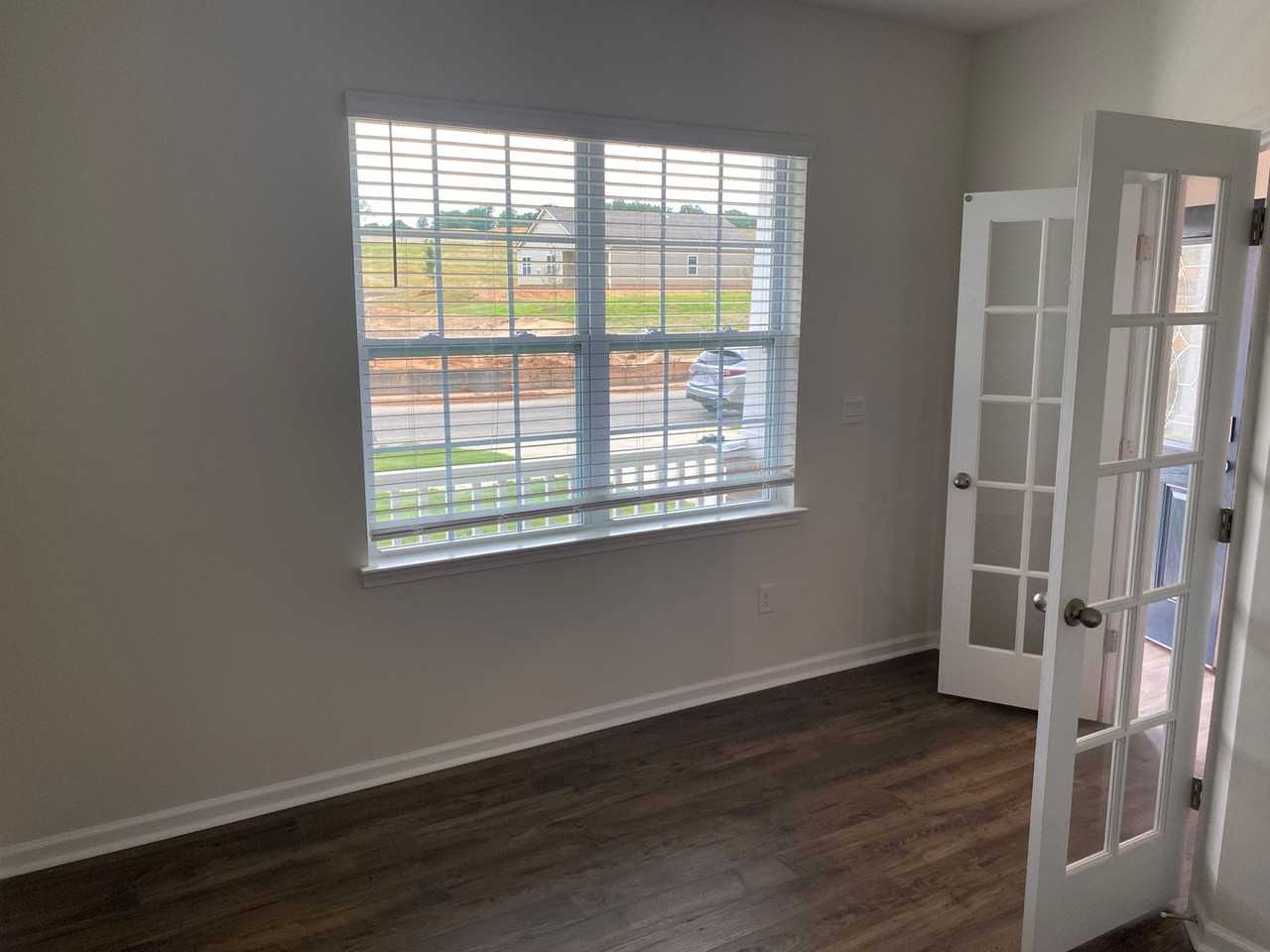 142 Scotsway Ct - Photo 4 of 19