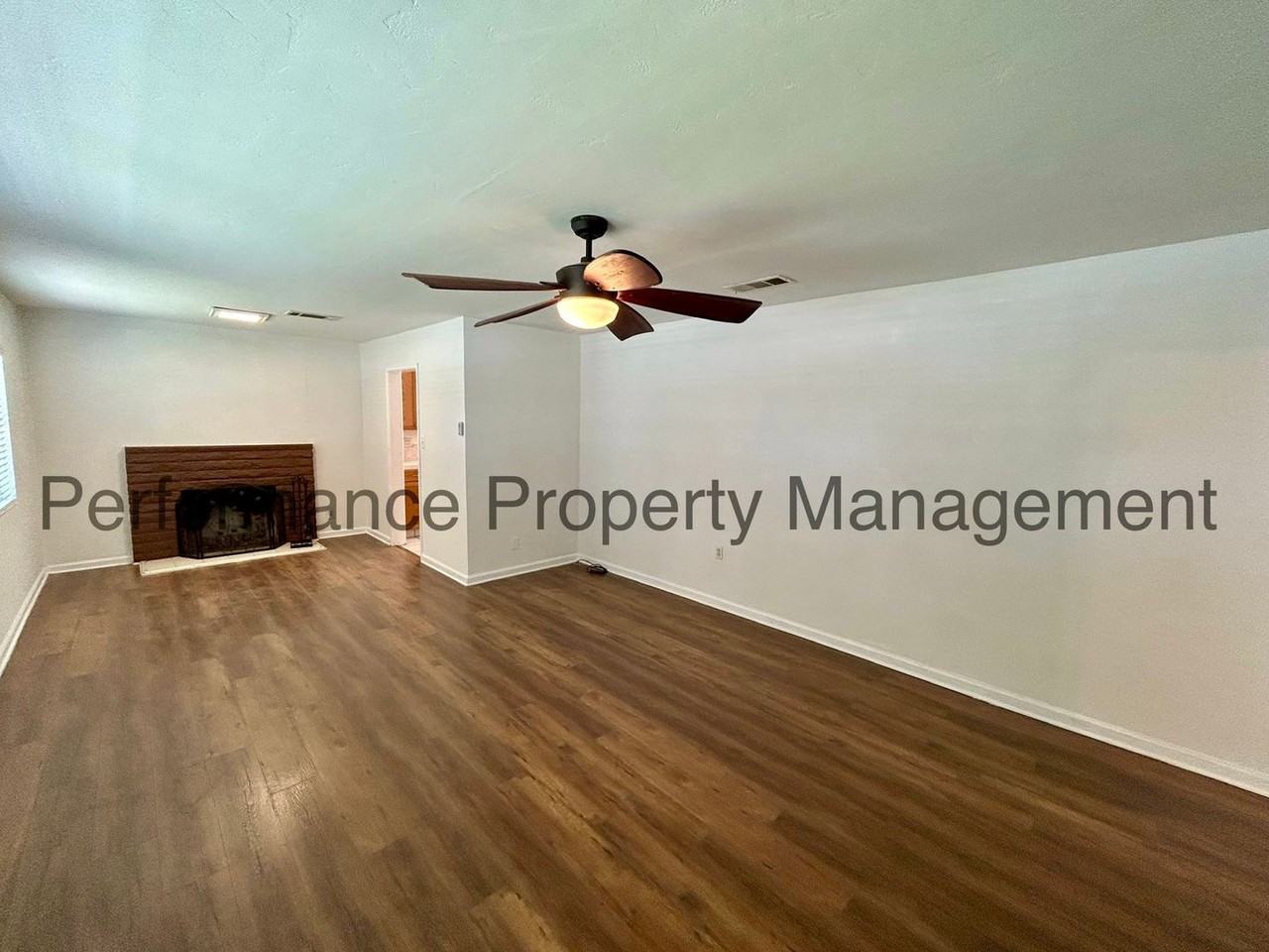 321 Oakdale Dr - Photo 3 of 15