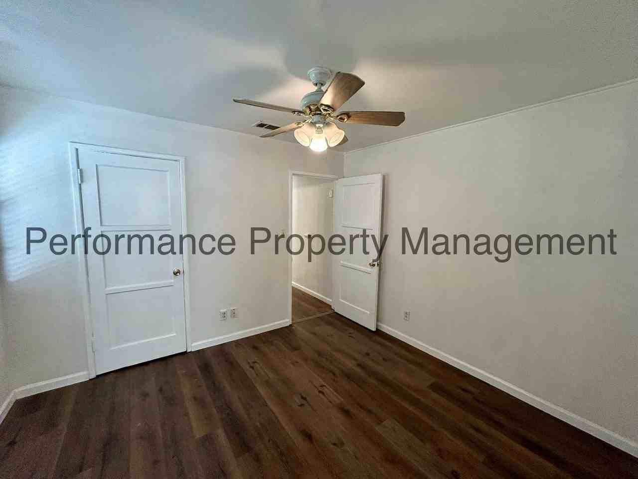 321 Oakdale Dr - Photo 5 of 15