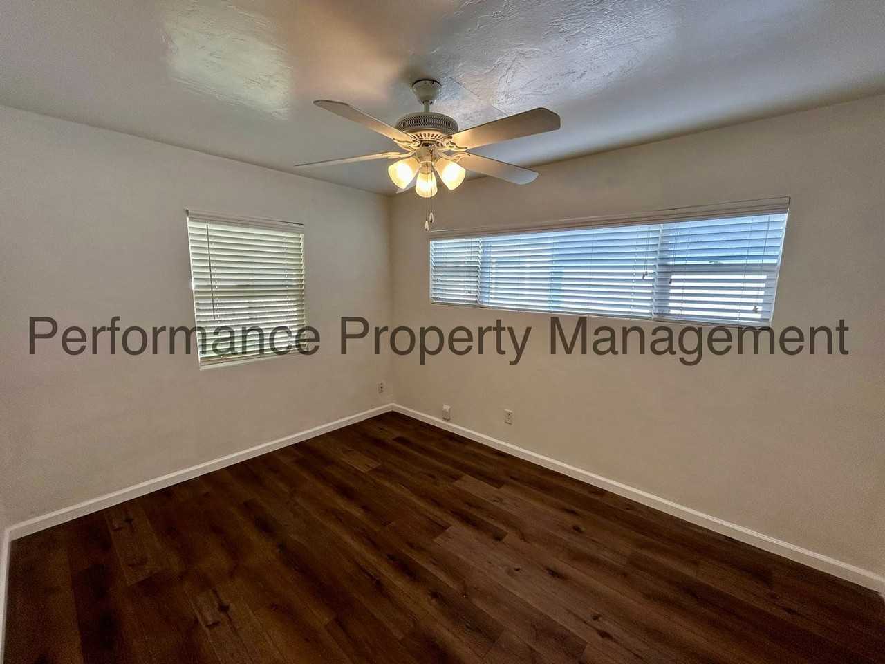 321 Oakdale Dr - Photo 6 of 15