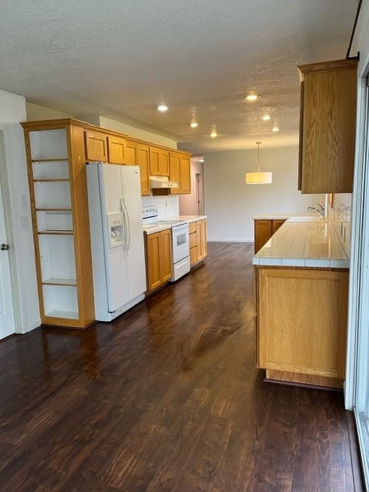 401 Nw 21st St - Photo 4 of 17