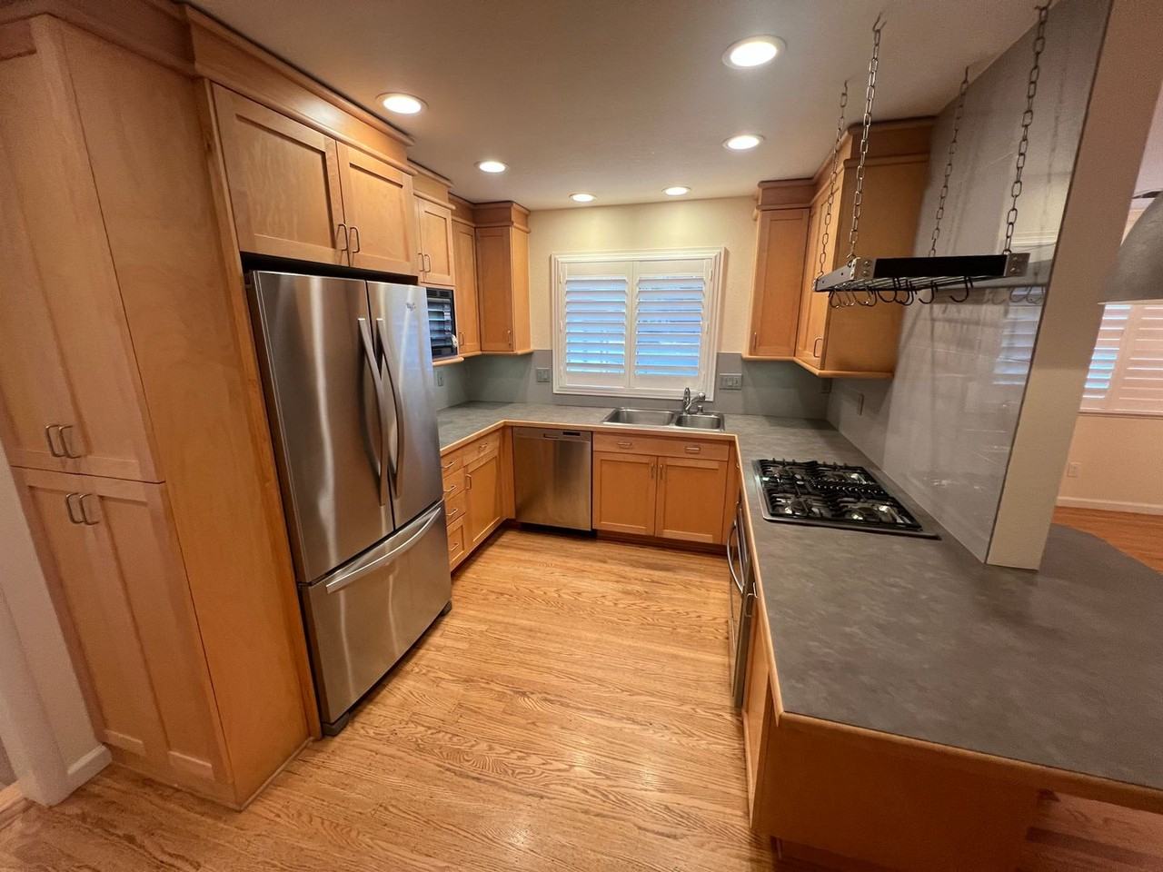 1609 Manzanita Ln - Photo 4 of 17