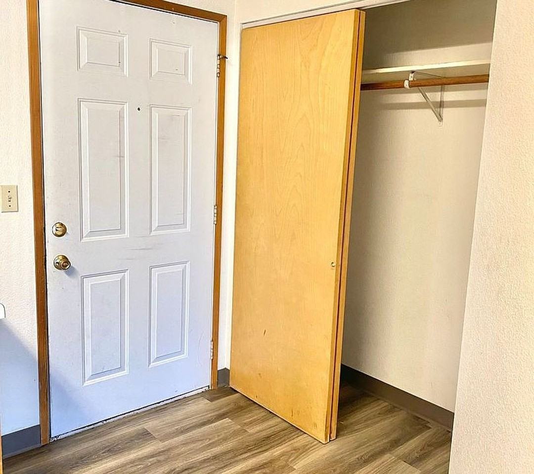 P1565 - Photo 2 of 9