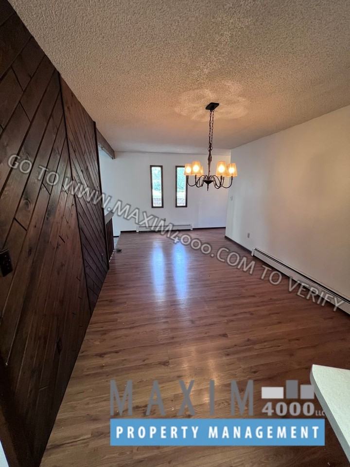 376 E Valley Cir - Photo 2 of 16