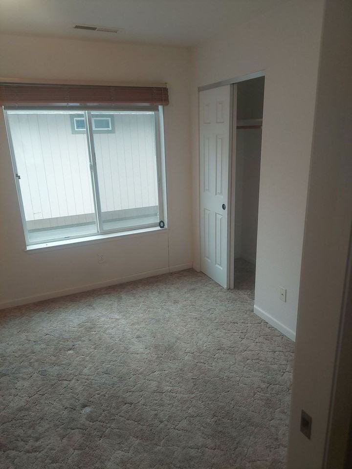 935 E Fifth St #201 - Photo 5 of 7