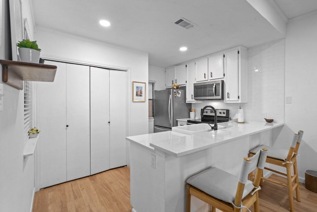 2508 W 12th St #203 - Photo 3 of 20