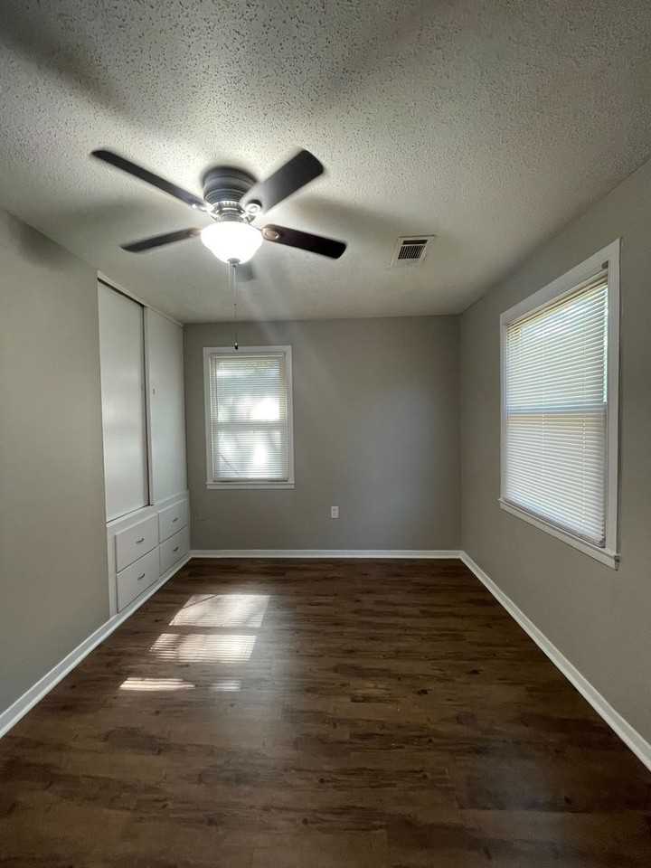 1133 Beechdale Rd - Photo 6 of 11