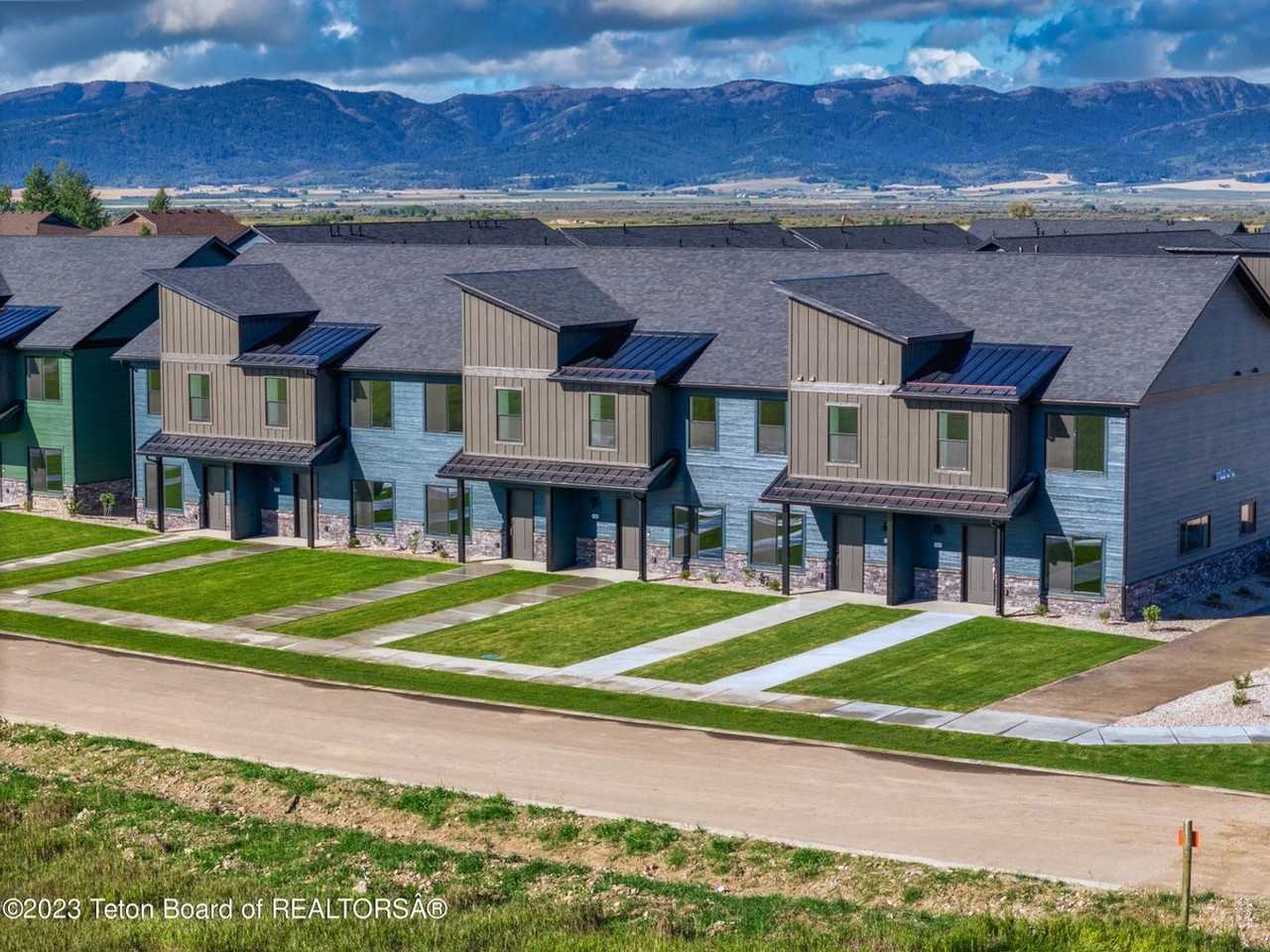 1597 Grinnell Way - Photo 3 of 15