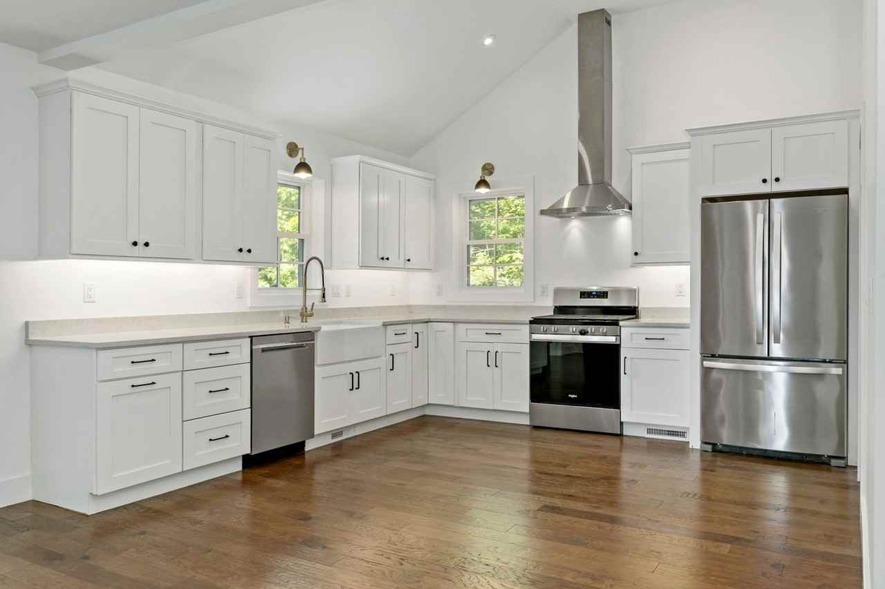 188 Wolf Neck Road - Photo 3 of 36