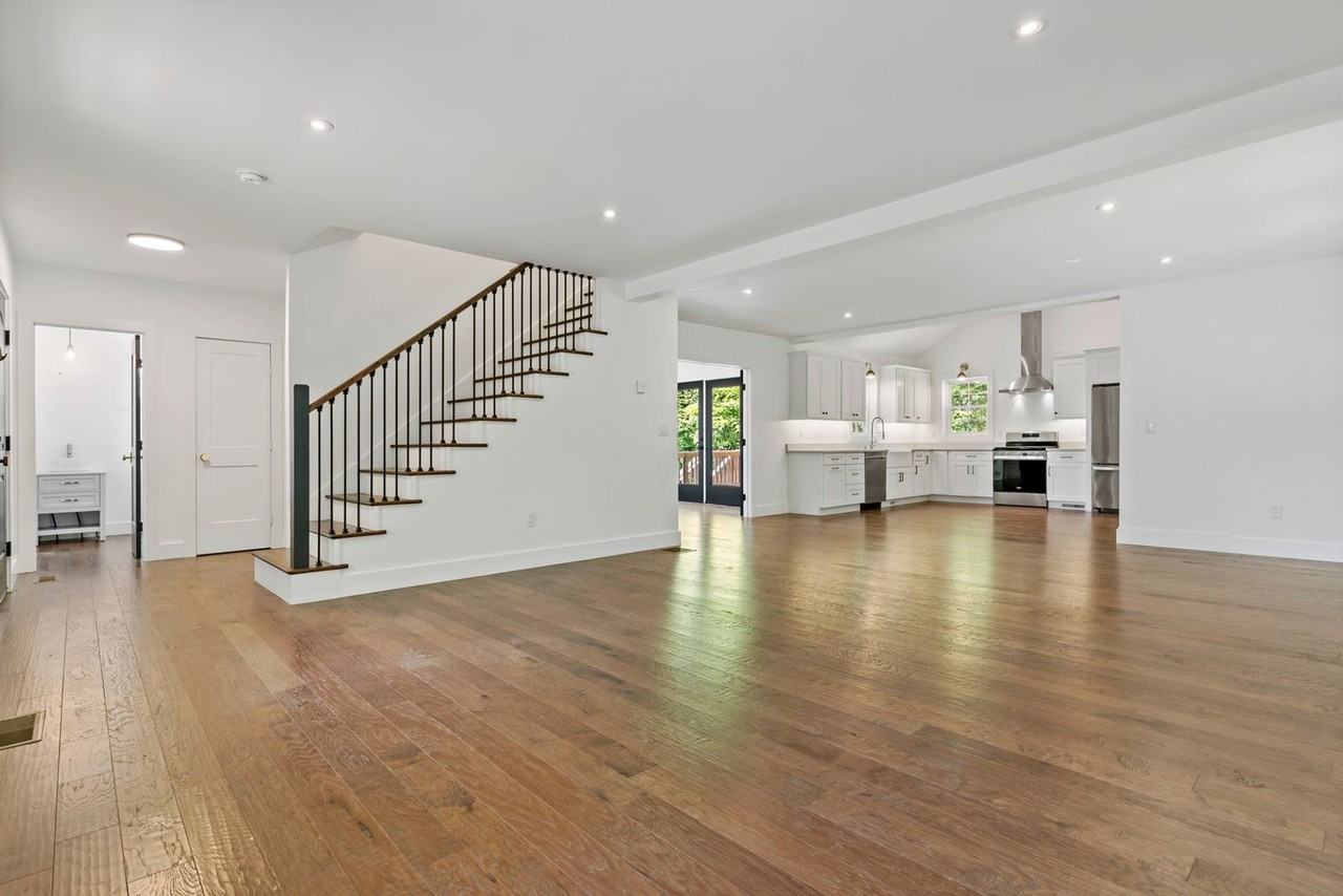 188 Wolf Neck Road - Photo 4 of 36