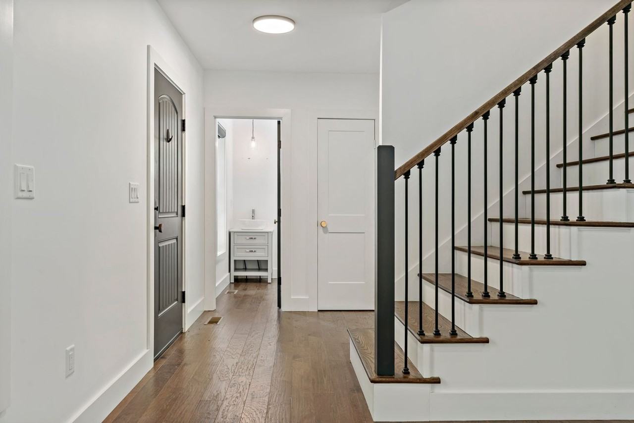 188 Wolf Neck Road - Photo 5 of 36