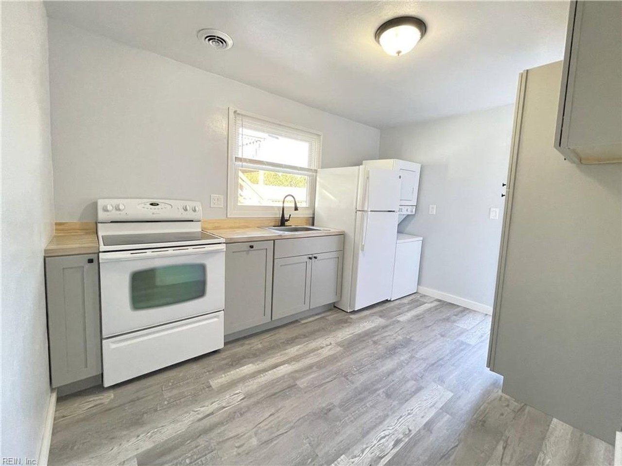 1118 Little Bay Ave - Photo 5 of 14