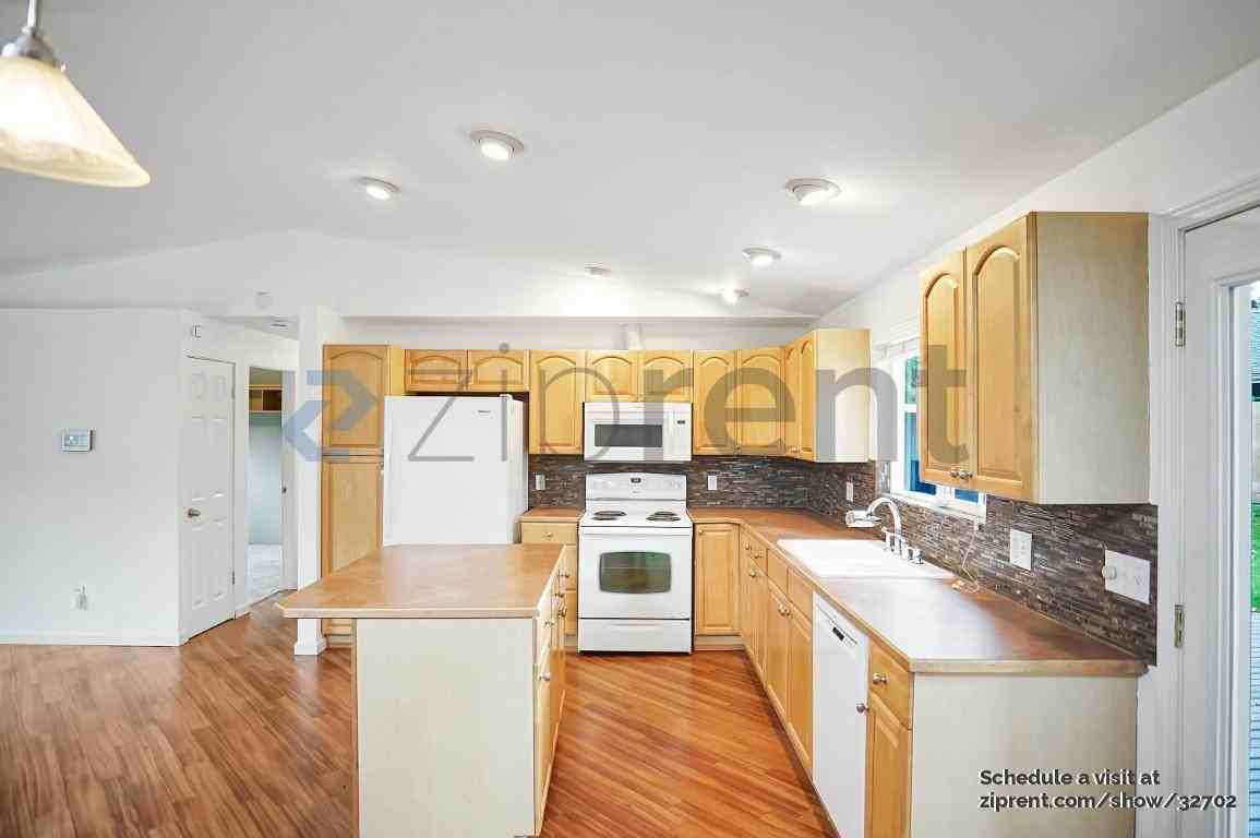 5528 180th St Sw - Photo 7 of 19