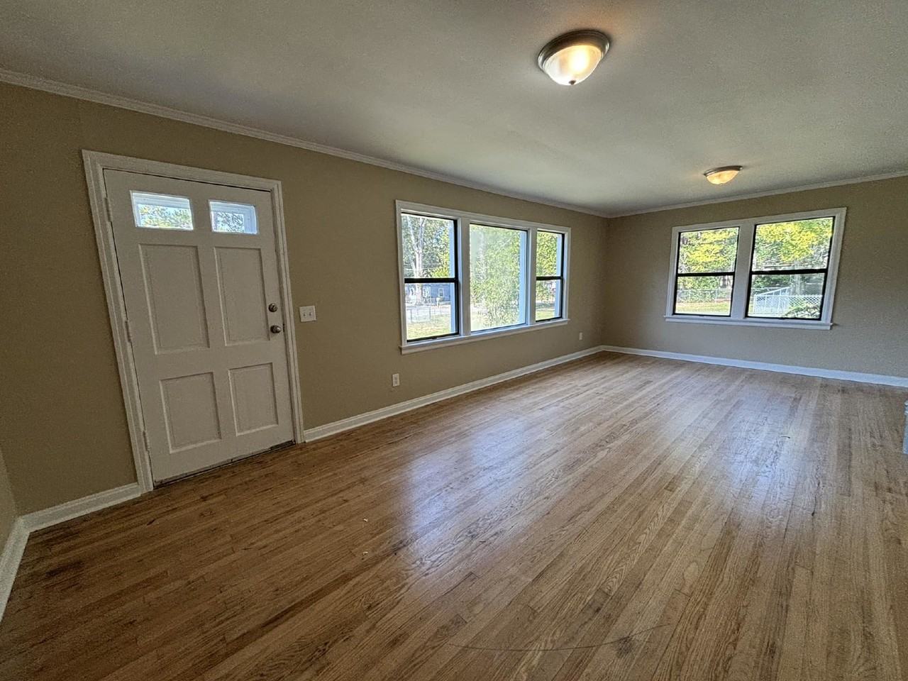 700 N Herring St - Photo 2 of 18