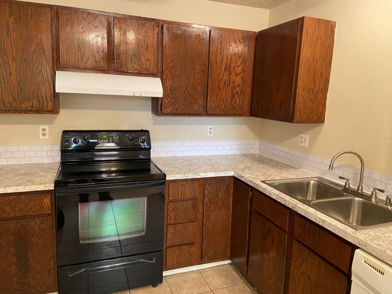 816 Stone Mountain Ct - Photo 2 of 8