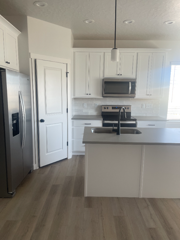 894 N Hillcrest Ln - Photo 4 of 13