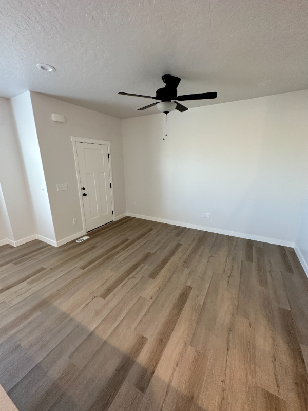 894 N Hillcrest Ln - Photo 5 of 13