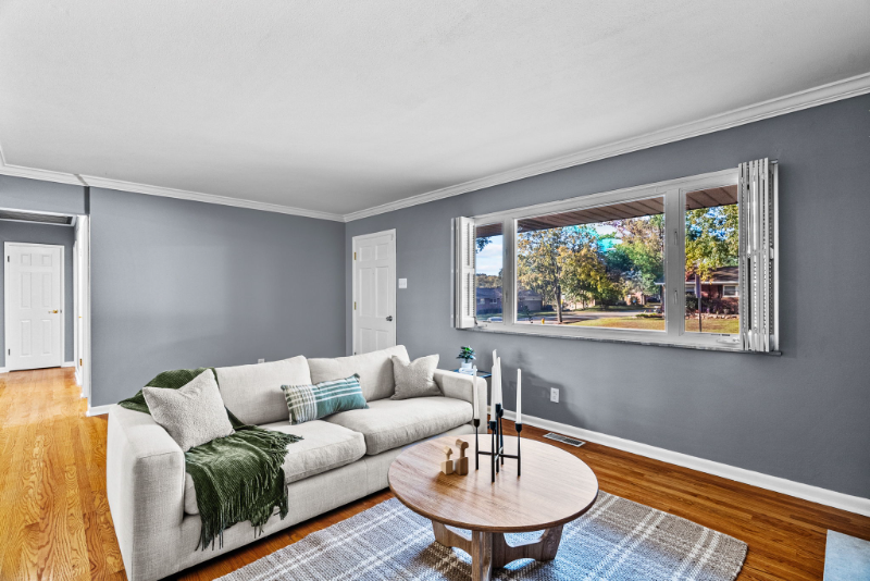 8728 Brookview Dr - Photo 3 of 15