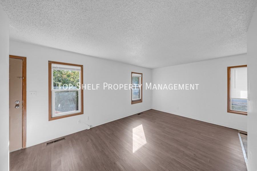 2021 E 40th St - Photo 3 of 10