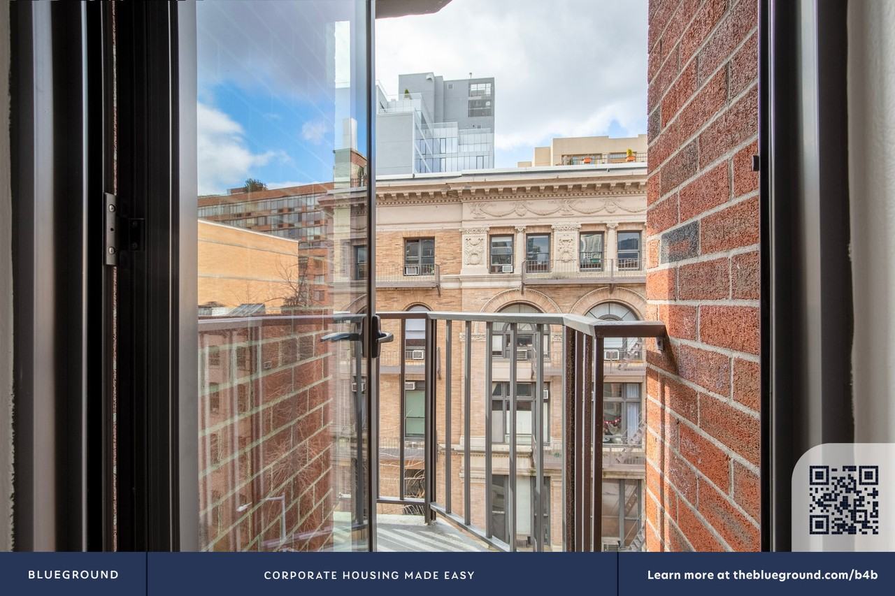 101 West 15th Street - Photo 6 of 50