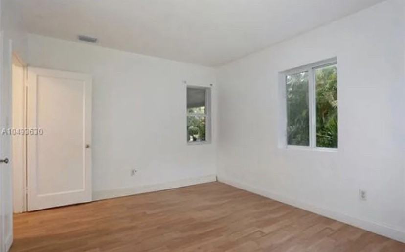 11113 Ne 10th Ave - Photo 3 of 10