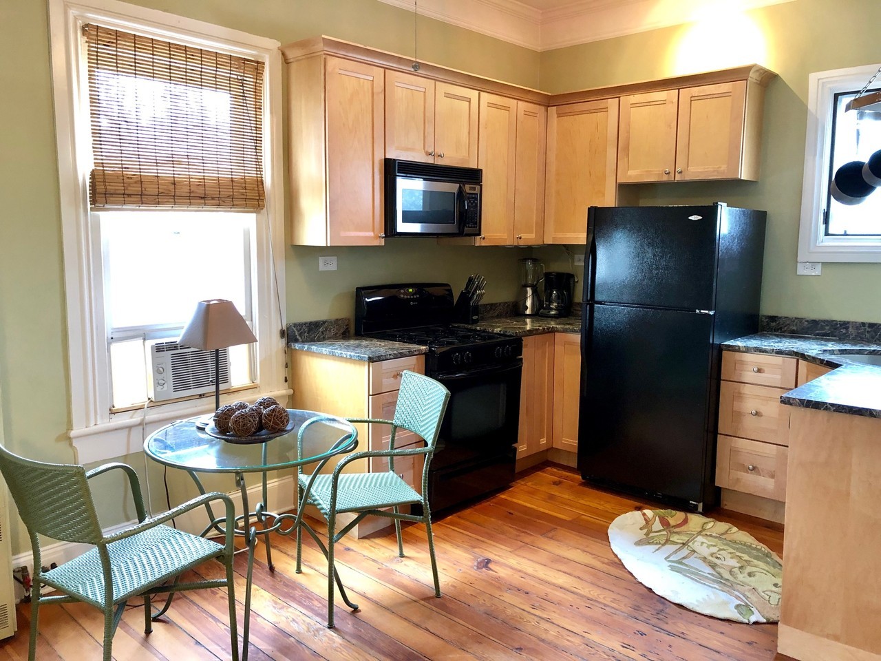 147 E Chestnut St #6 - Photo 6 of 18
