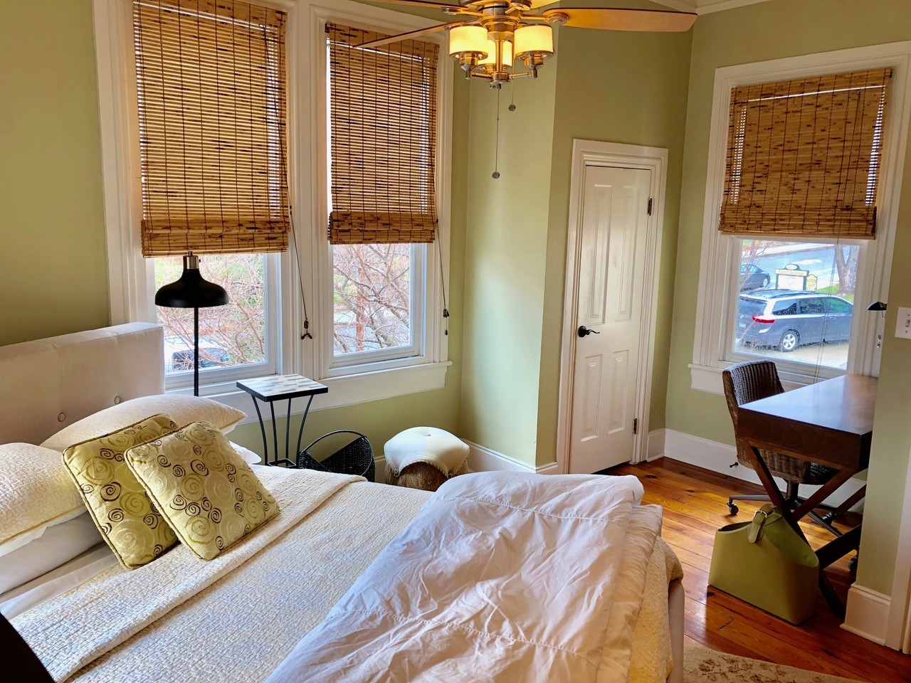 147 E Chestnut St #6 - Photo 3 of 18