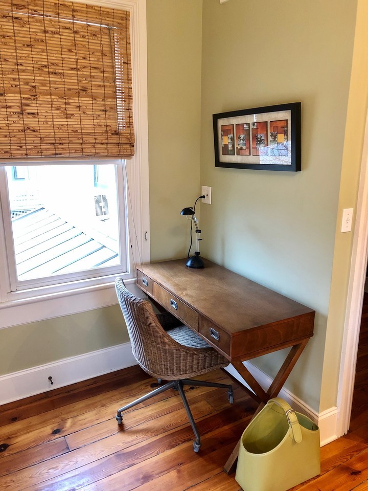 147 E Chestnut St #6 - Photo 4 of 18