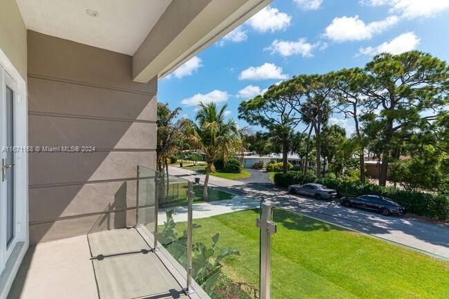 2433 Ne 20th Ave #1 - Photo 2 of 12