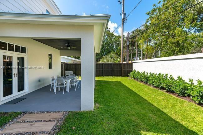 2433 Ne 20th Ave #1 - Photo 3 of 12