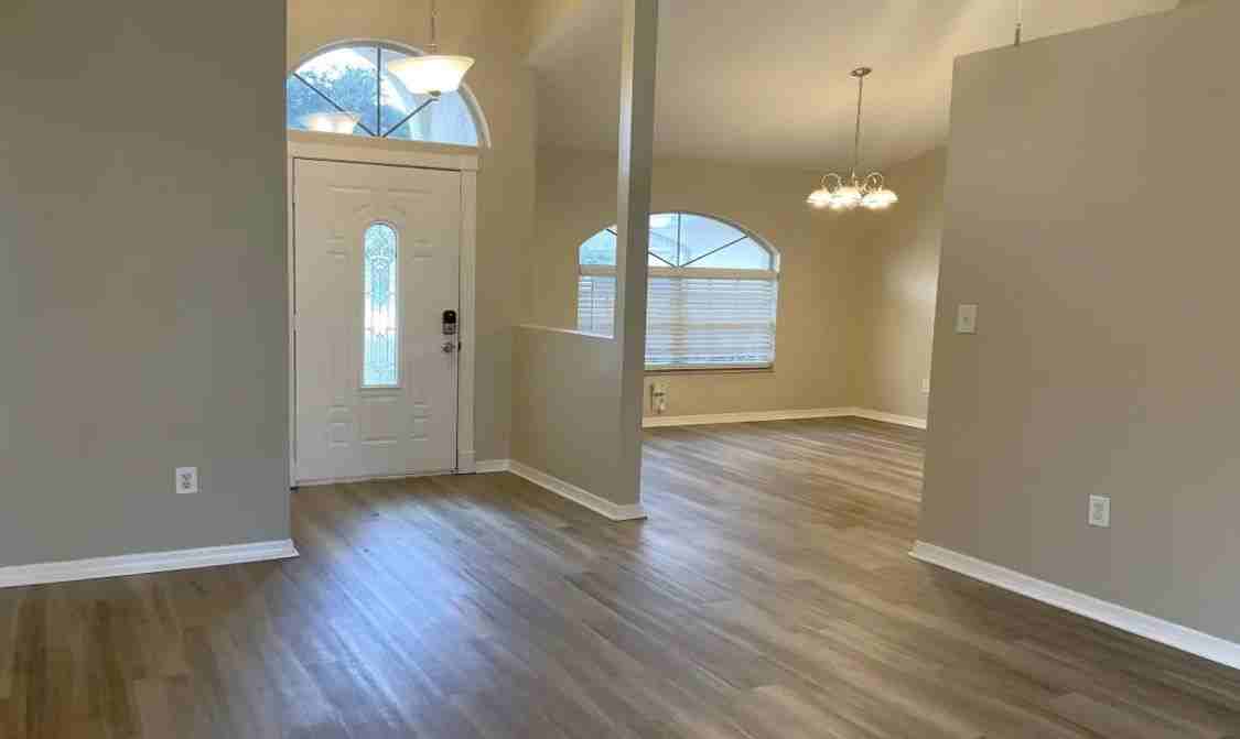 887 Somerset Dr - Photo 2 of 5