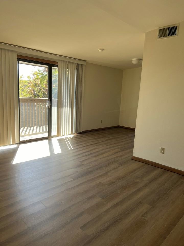 4441 Jarboe Street, Unit 3 - Photo 5 of 34