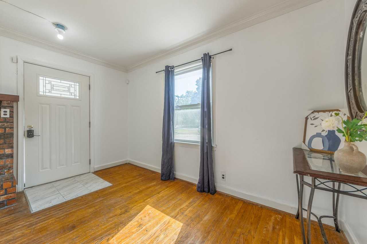 E 80th St - Photo 4 of 8