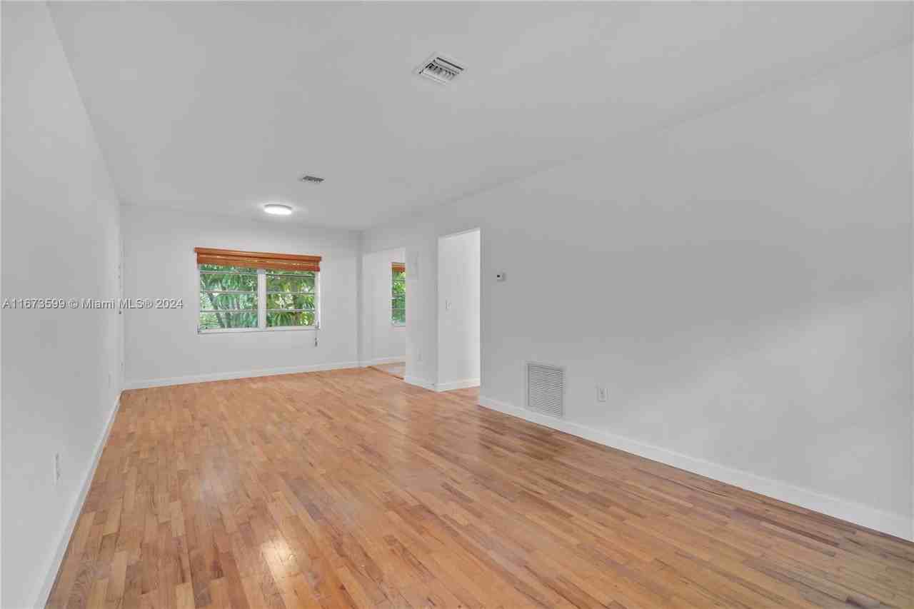 411 Santander Ave #1 - Photo 3 of 8