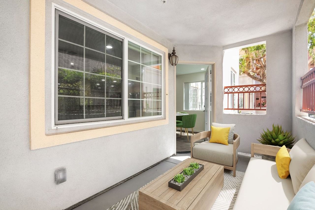 Pharus Plaza - Photo 2 of 33