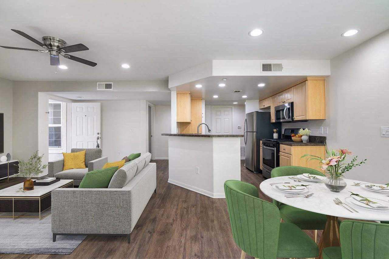 Pharus Plaza - Photo 5 of 33