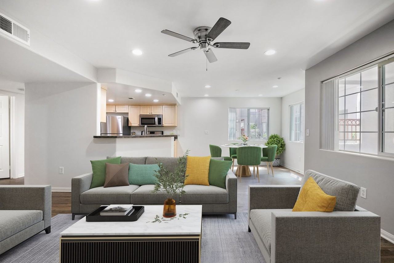 Pharus Plaza - Photo 6 of 33